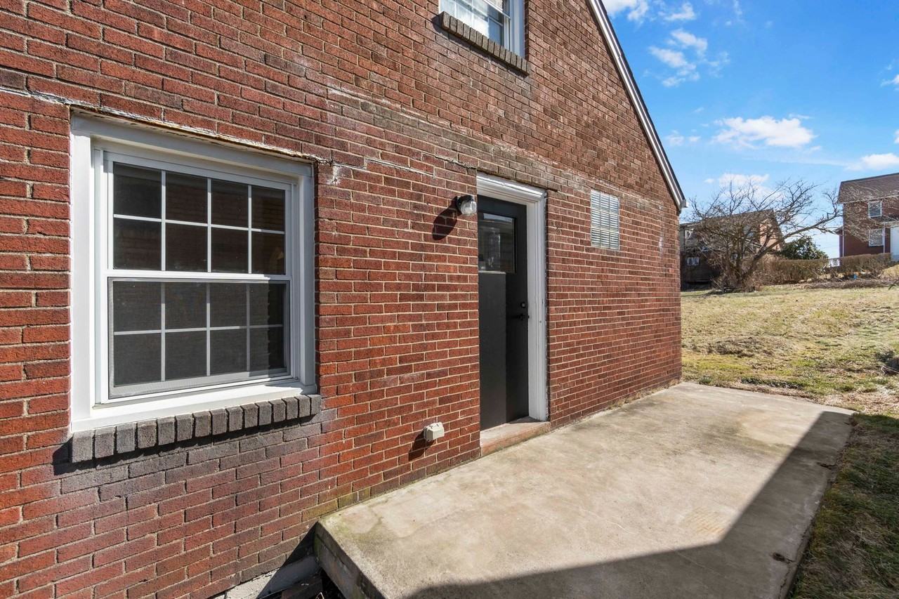 1719 Maine Ave - Photo 2 of 36