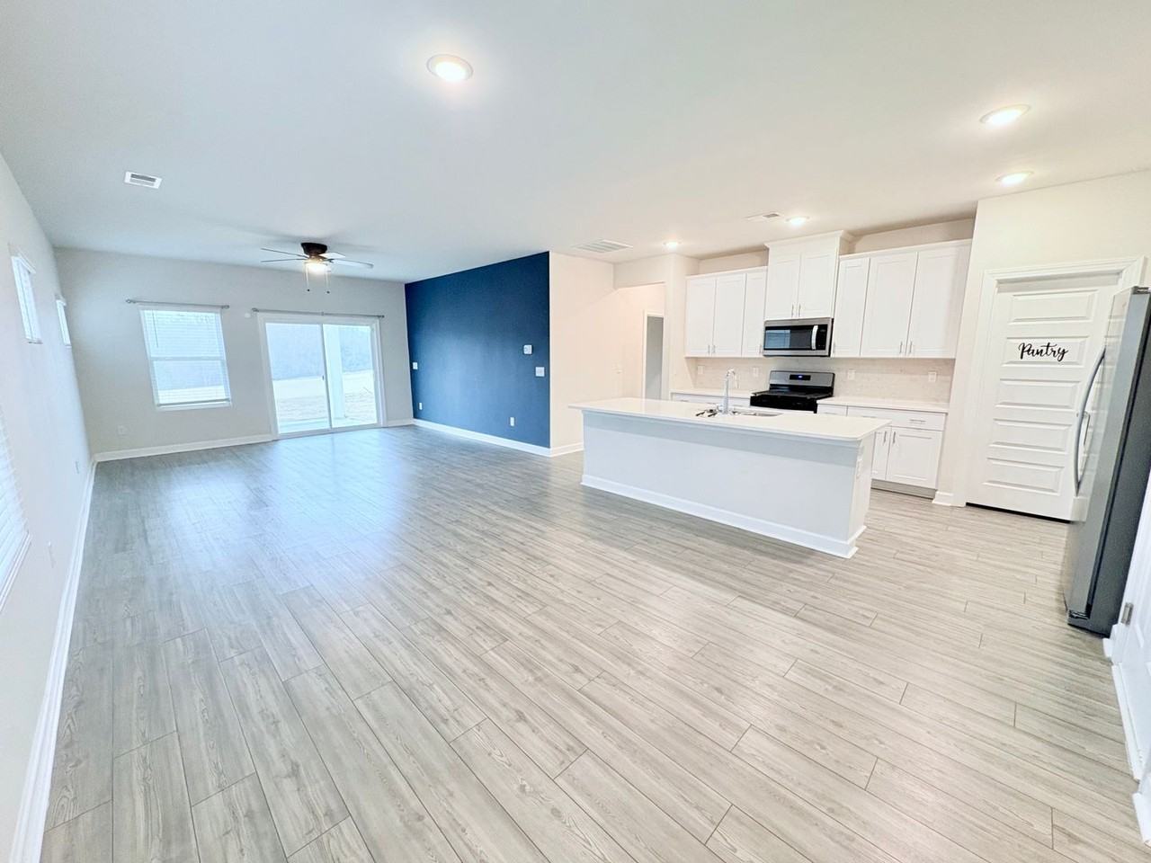 220 Coulter Ct - Photo 4 of 38