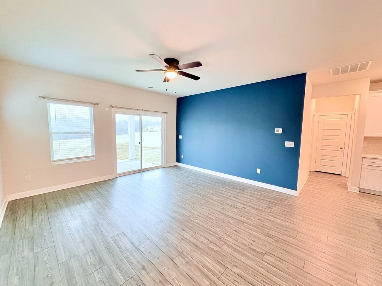 220 Coulter Ct - Photo 5 of 38