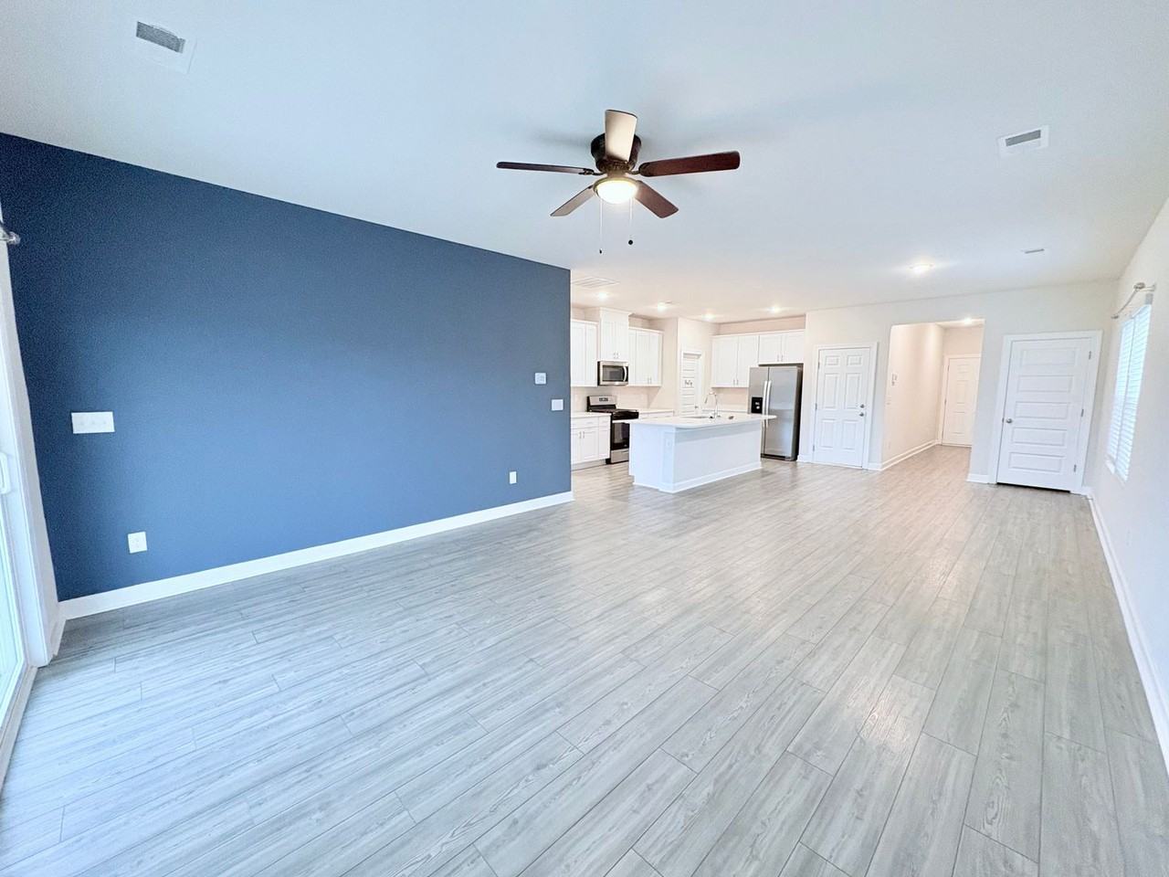 220 Coulter Ct - Photo 6 of 38