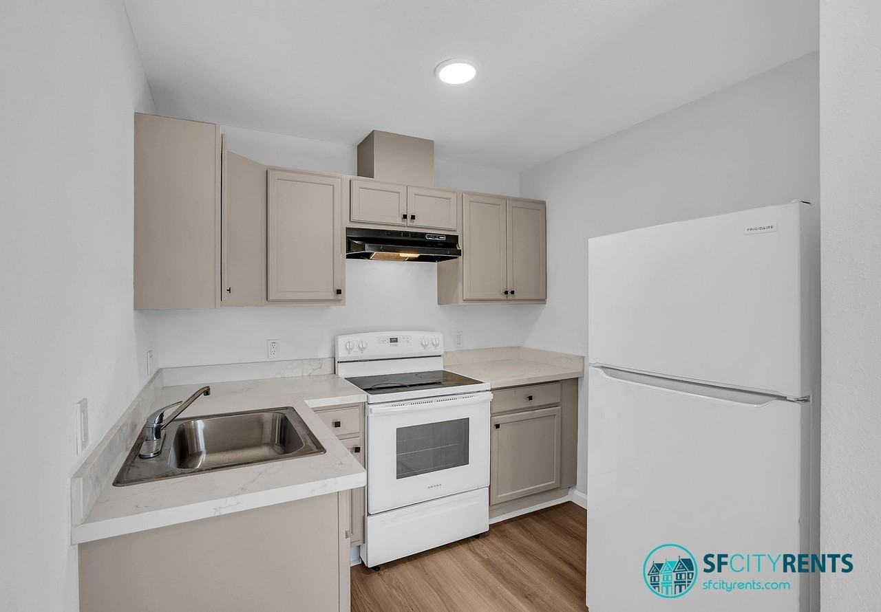 137 Hilton Way - Photo 2 of 21