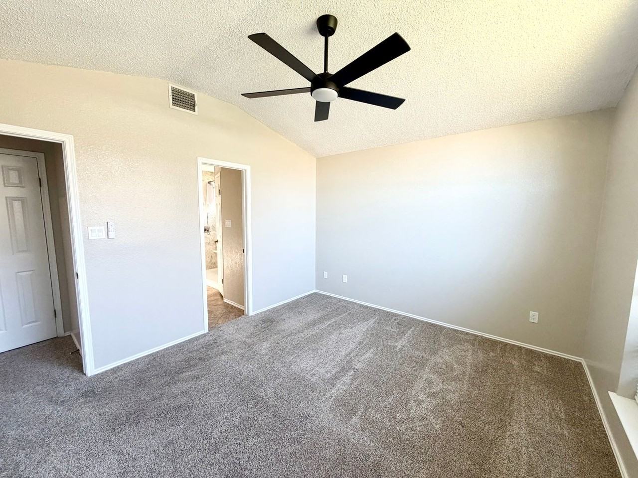 221 Ivy Ln - Photo 6 of 15