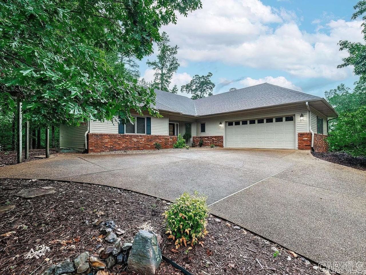 18 Hendaye Ln - Photo 3 of 21