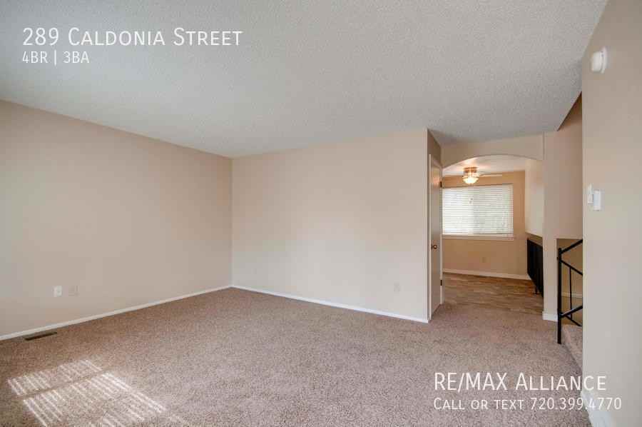 289 Caledonia St - Photo 4 of 26