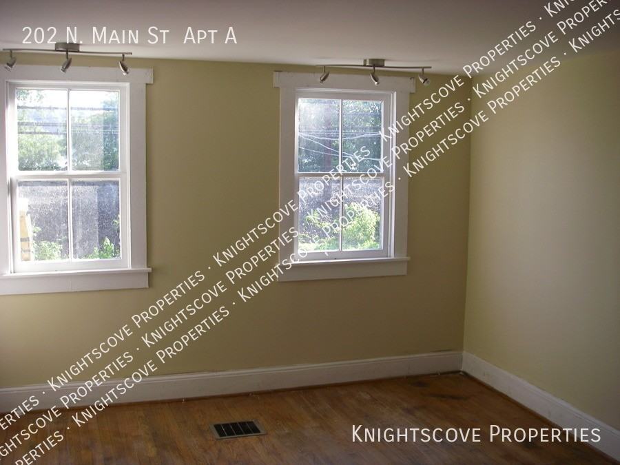 202 N Main St Apt A #A - Photo 3 of 21