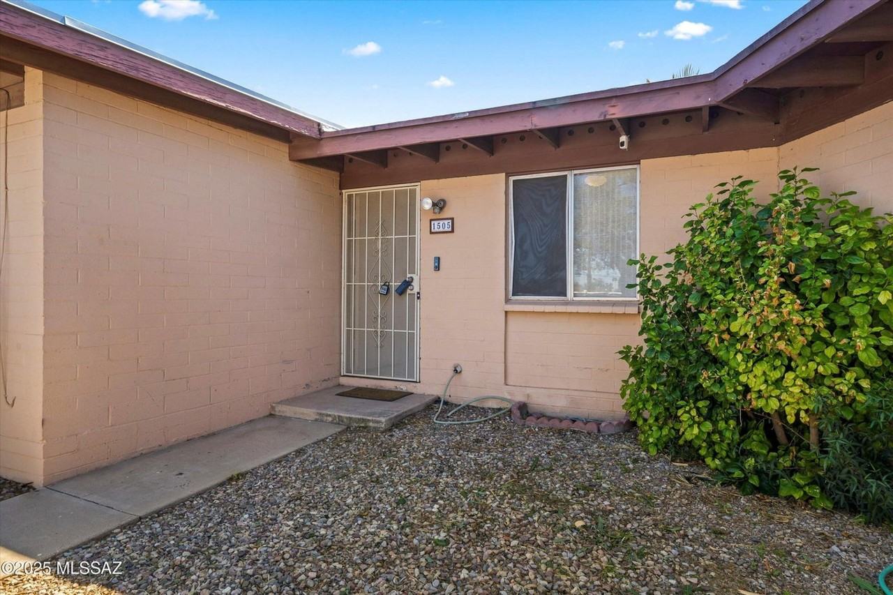 1505 W Roger Rd - Photo 2 of 22