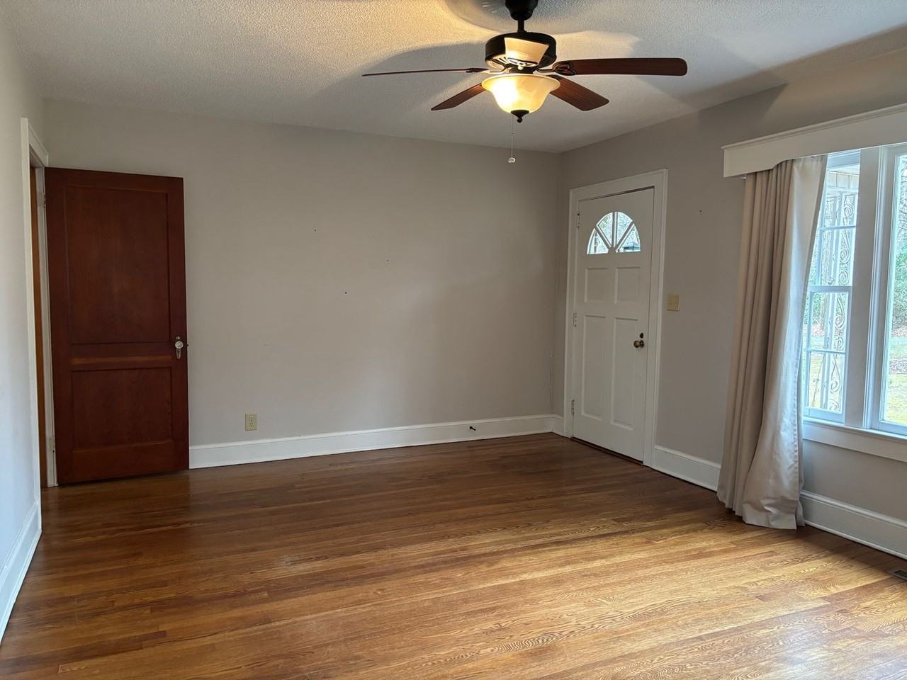 633 Hawthorne Dr - Photo 2 of 30