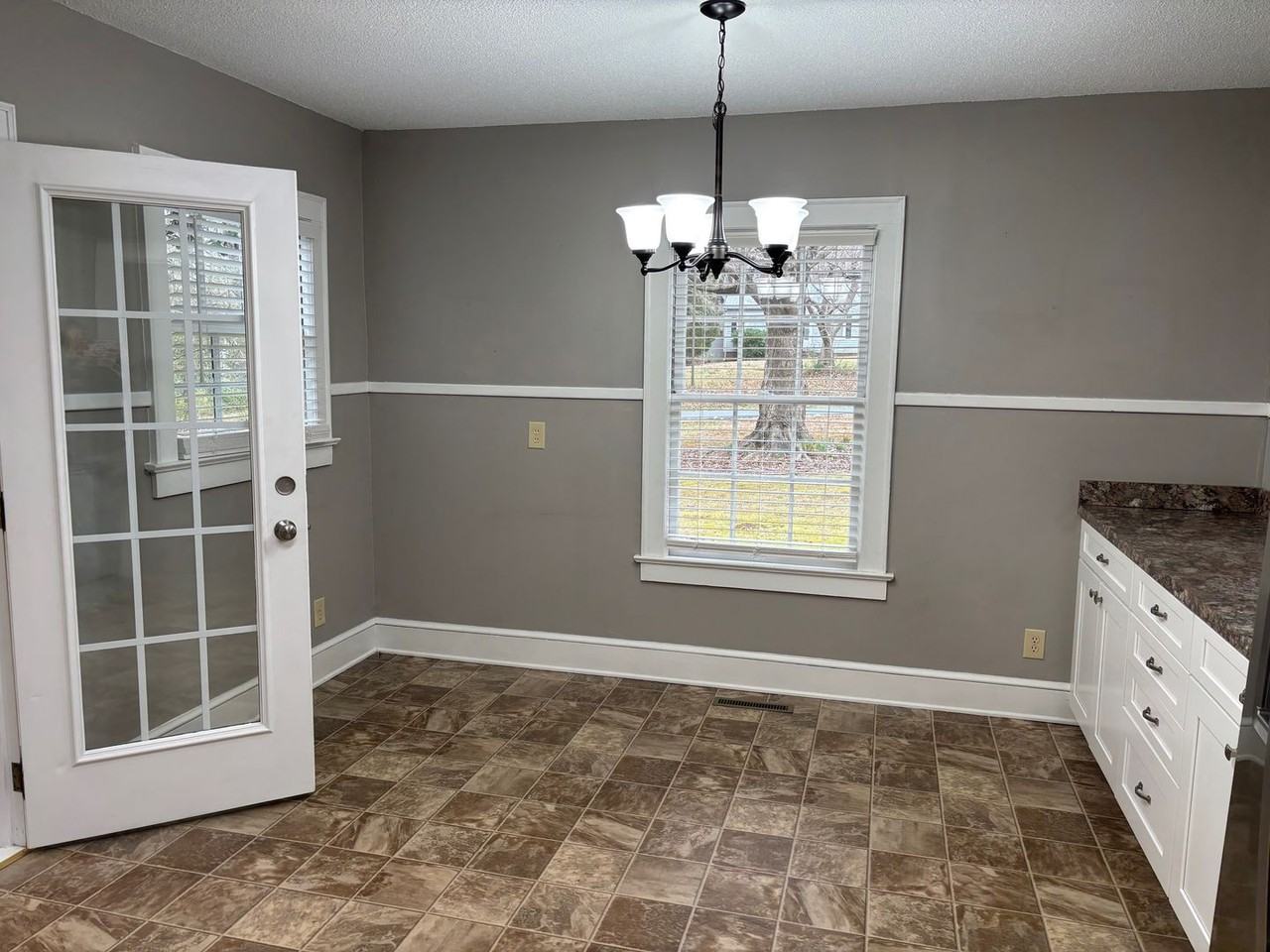 633 Hawthorne Dr - Photo 6 of 30