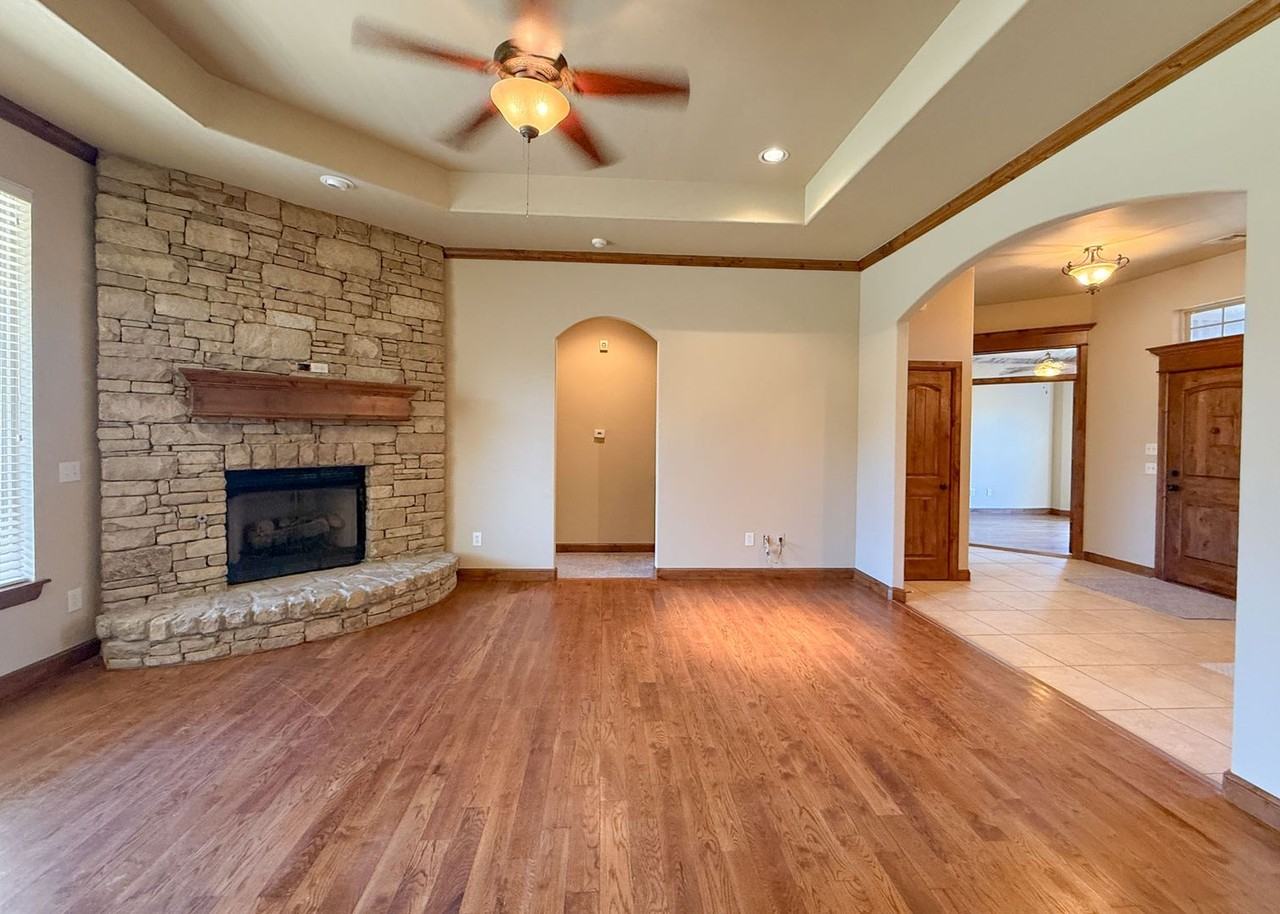 14009 Canterbury Dr - Photo 6 of 32