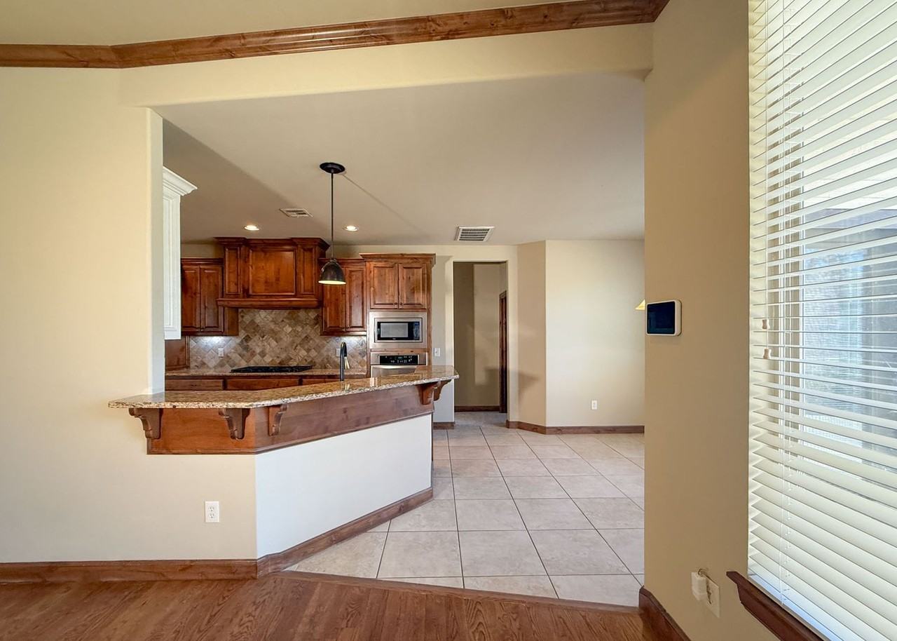 14009 Canterbury Dr - Photo 7 of 32