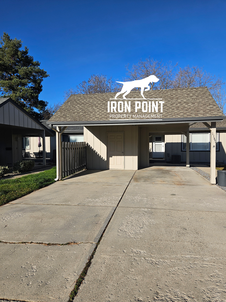 1147 S Abbey Cir - Photo 3 of 44