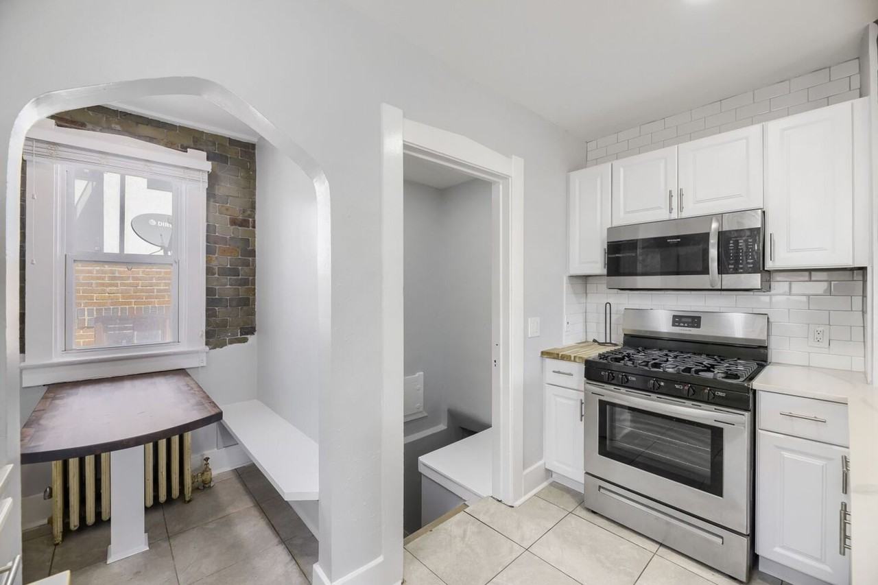 935 E Virginia Ave - Photo 3 of 11