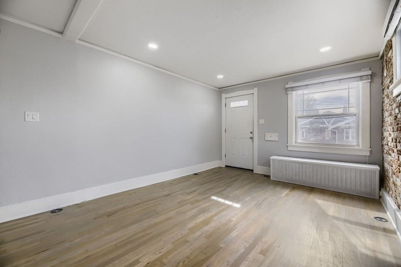 935 E Virginia Ave - Photo 4 of 11