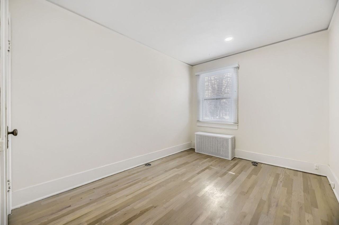 935 E Virginia Ave - Photo 6 of 11