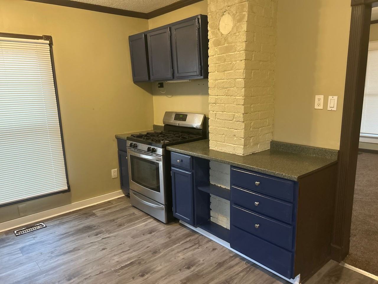 1011 Chapel Ave - Photo 3 of 16