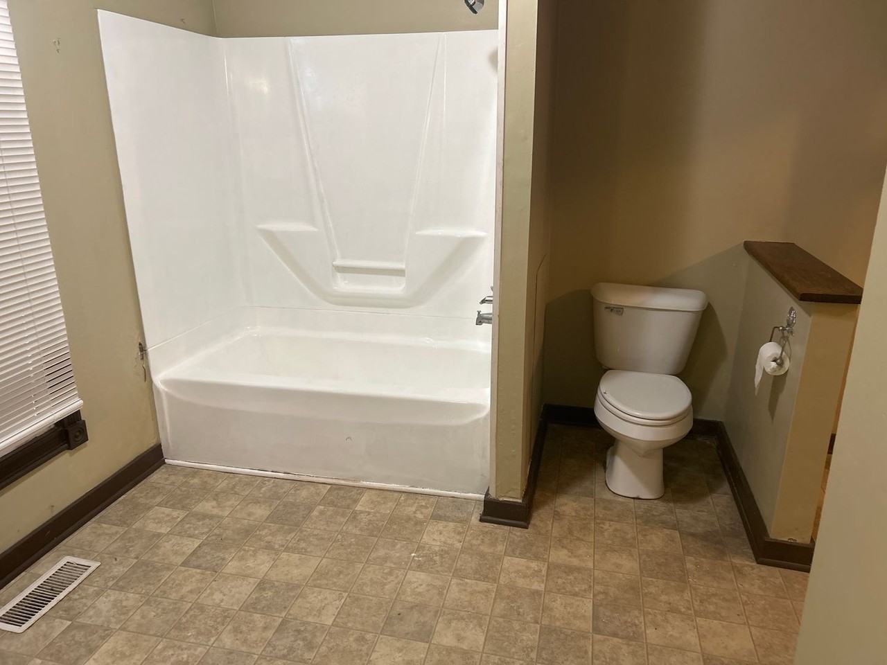 1011 Chapel Ave - Photo 6 of 16