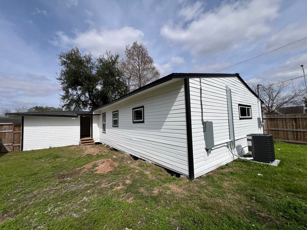 274 Owens St - Photo 4 of 12