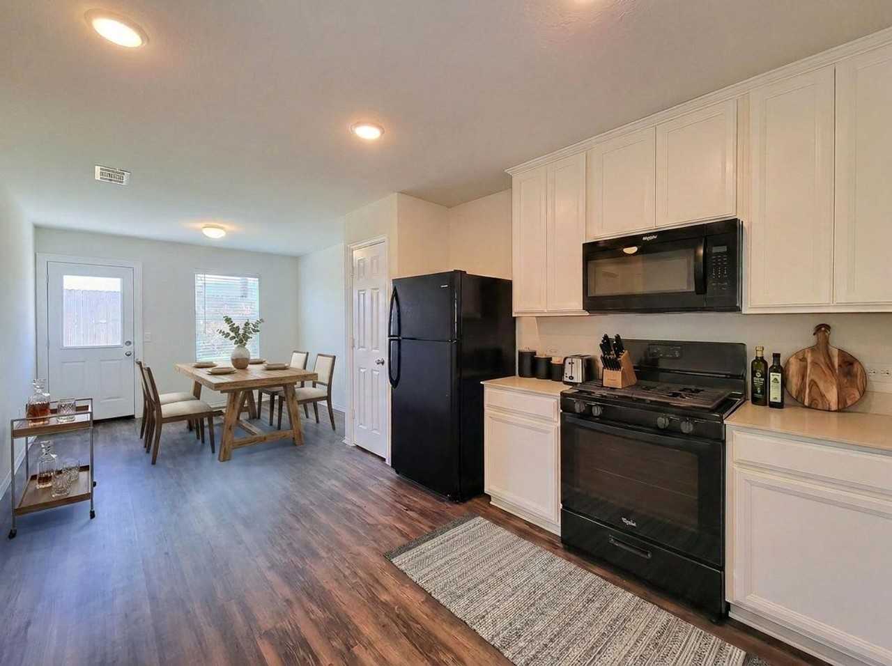 5627 Savanna Pasture Rd - Photo 7 of 47