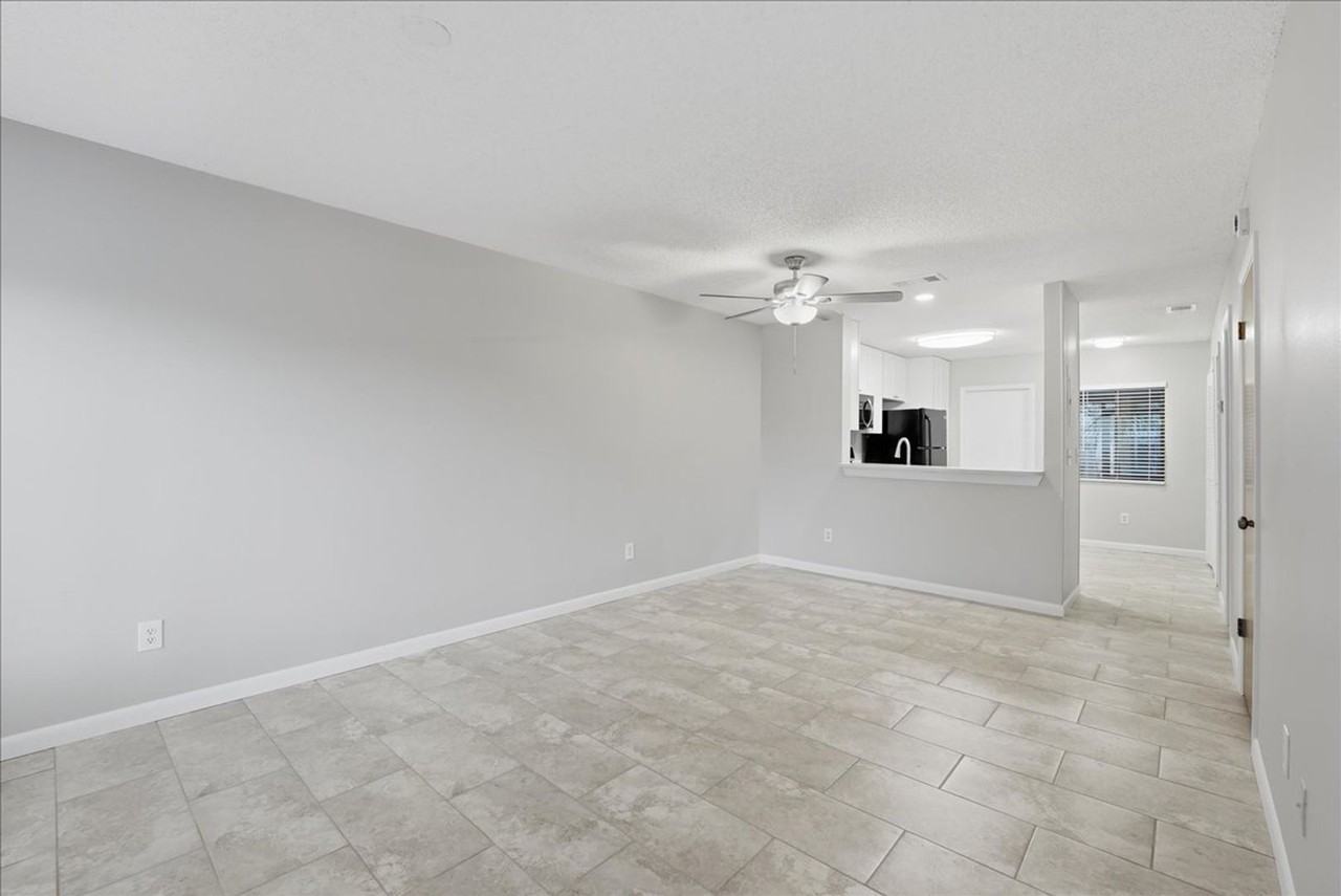 307 Sandlewood Trl - Photo 2 of 15