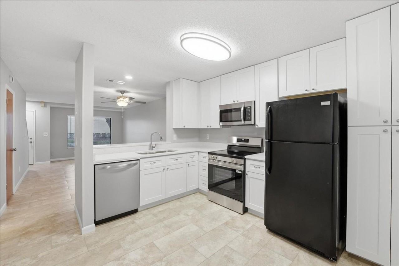 307 Sandlewood Trl - Photo 6 of 15