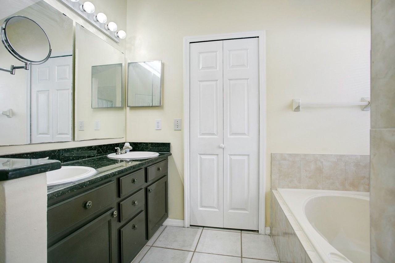 3724 Pickwick Dr - Photo 7 of 15