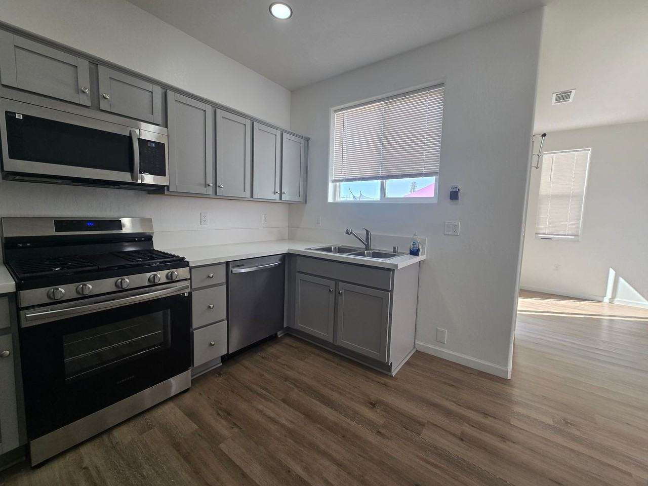 1069 Buena Vista Ln - Photo 4 of 16