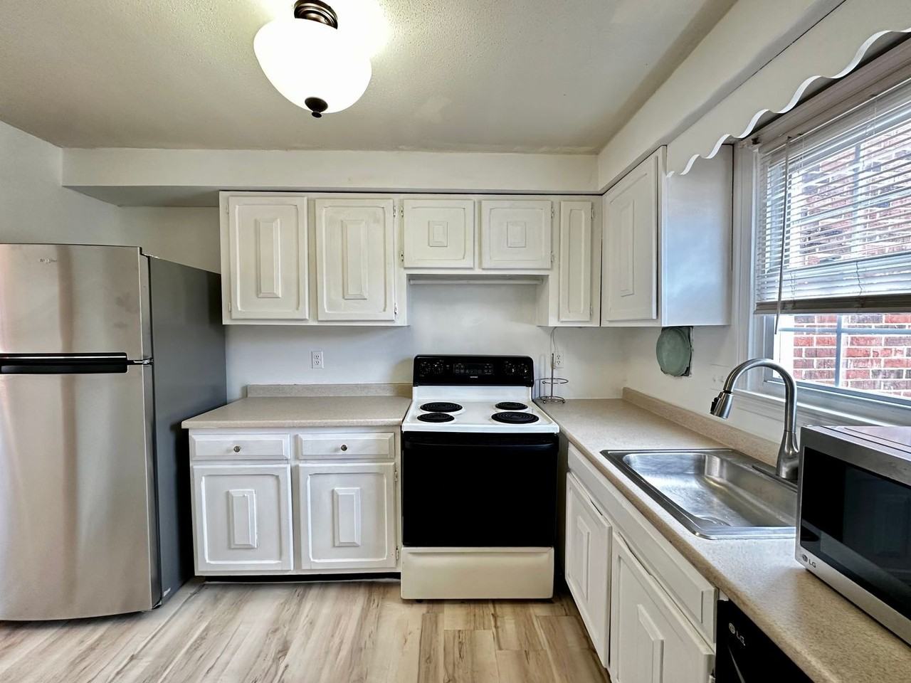 540 Granby Rd - Photo 2 of 27