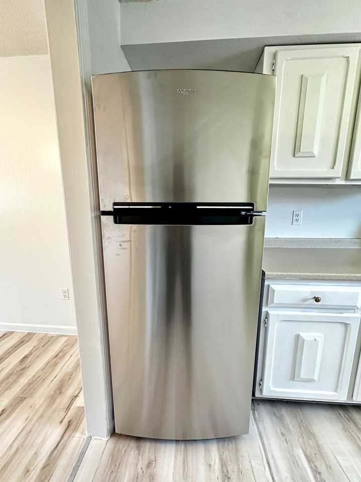 540 Granby Rd - Photo 3 of 27