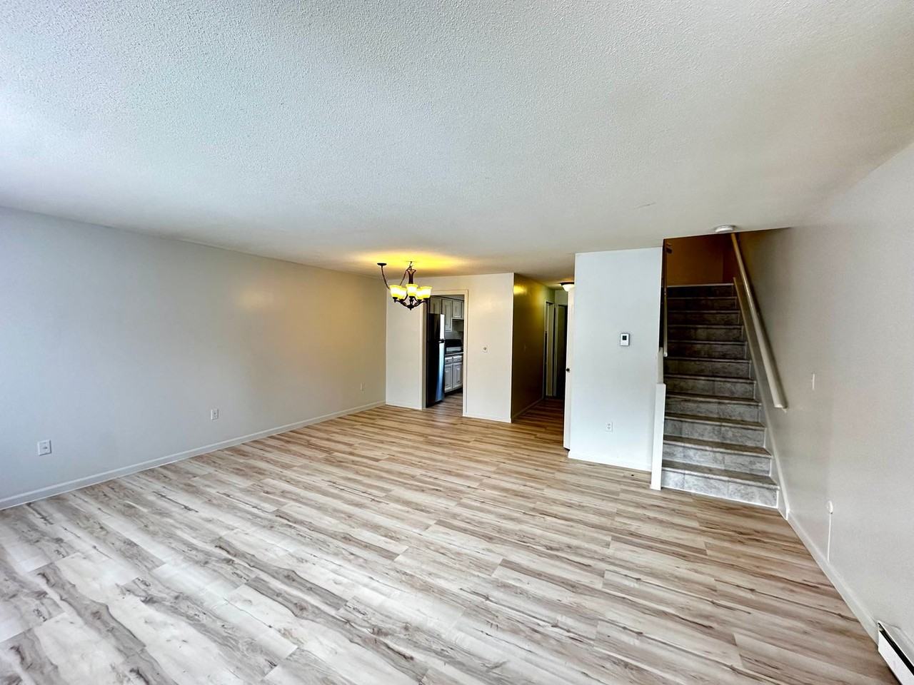 540 Granby Rd - Photo 6 of 27