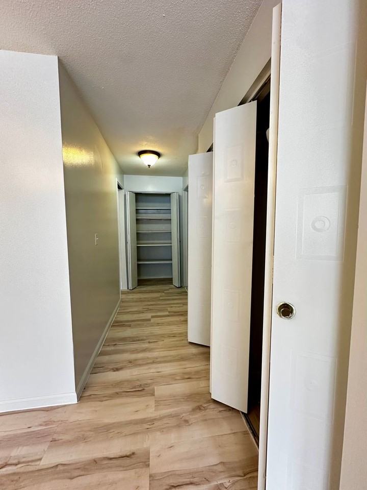 540 Granby Rd - Photo 7 of 27