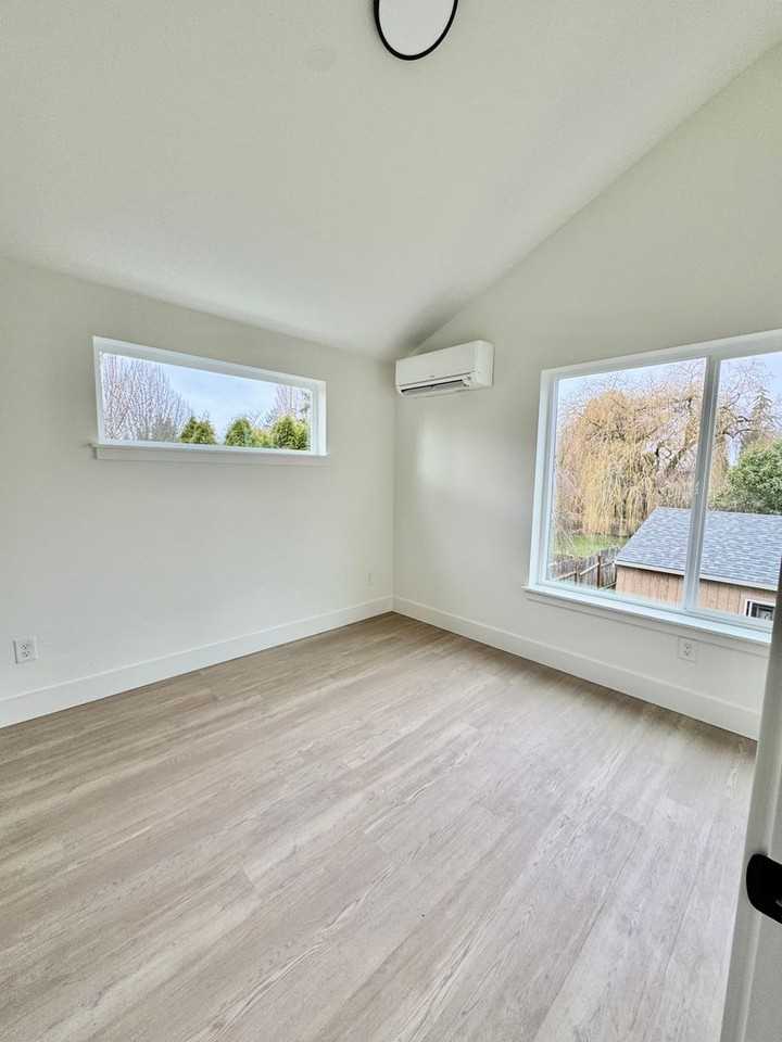 9511 3rd Ave Nw - Photo 4 of 8