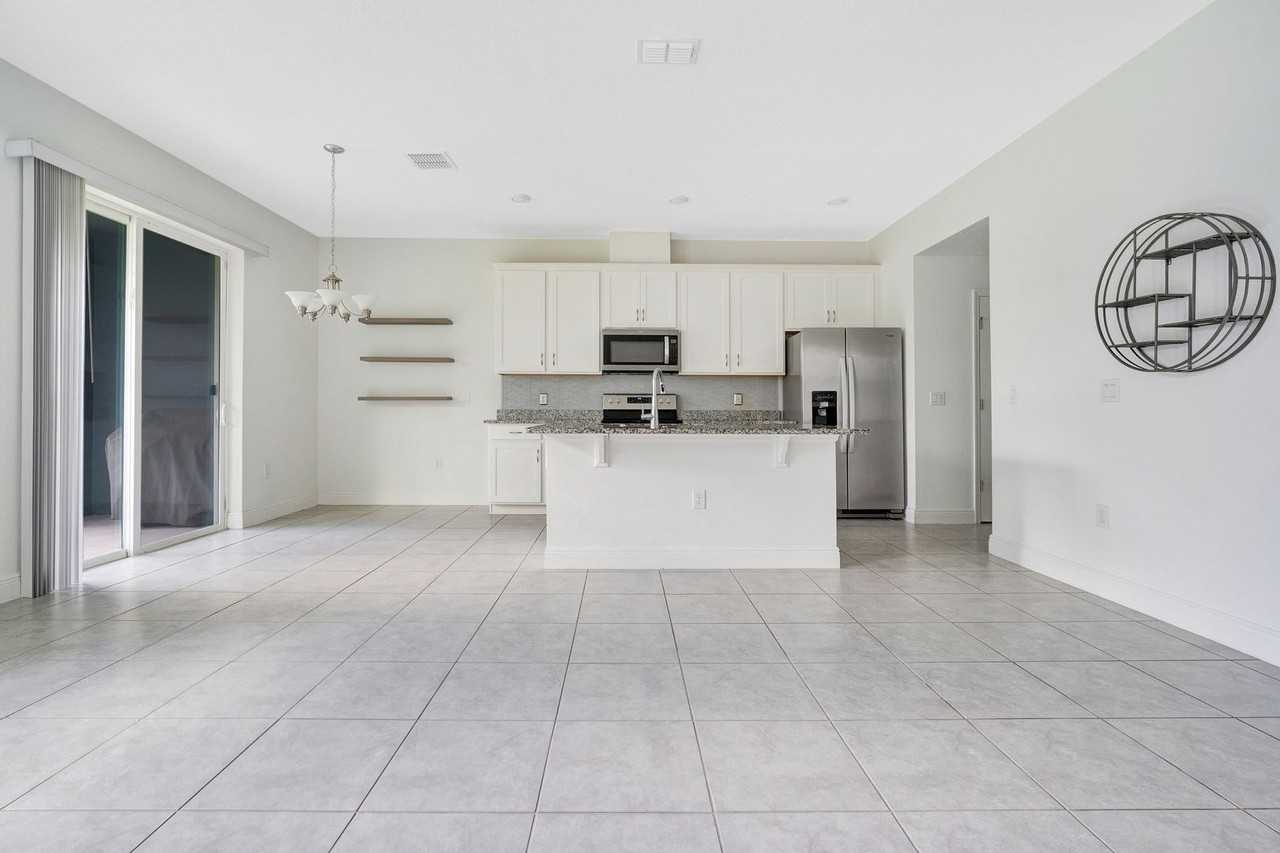 1611 Little Wren Ln - Photo 4 of 23