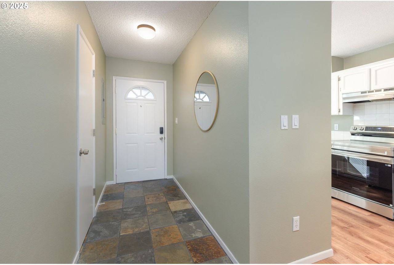 5005 Sw Mitchell St #3 - Photo 4 of 25