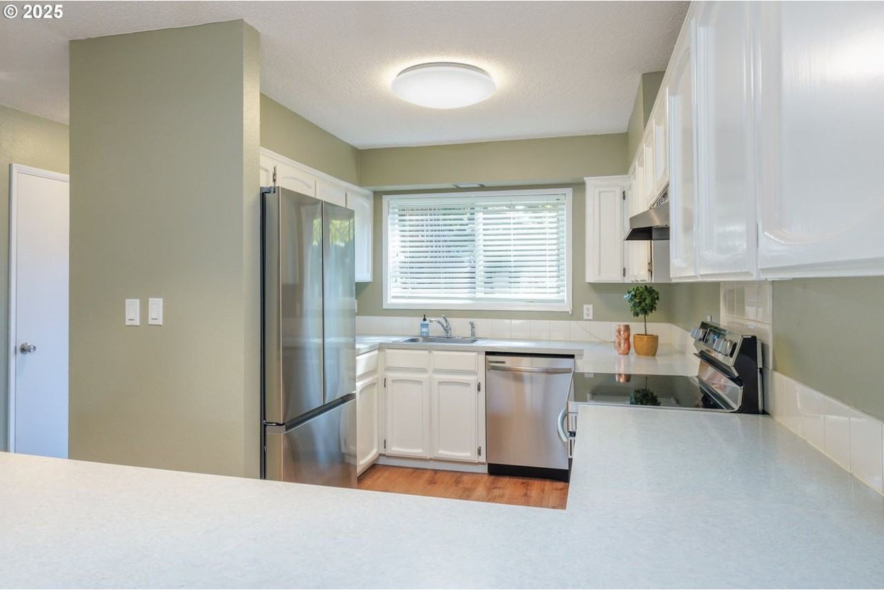 5005 Sw Mitchell St #3 - Photo 7 of 25