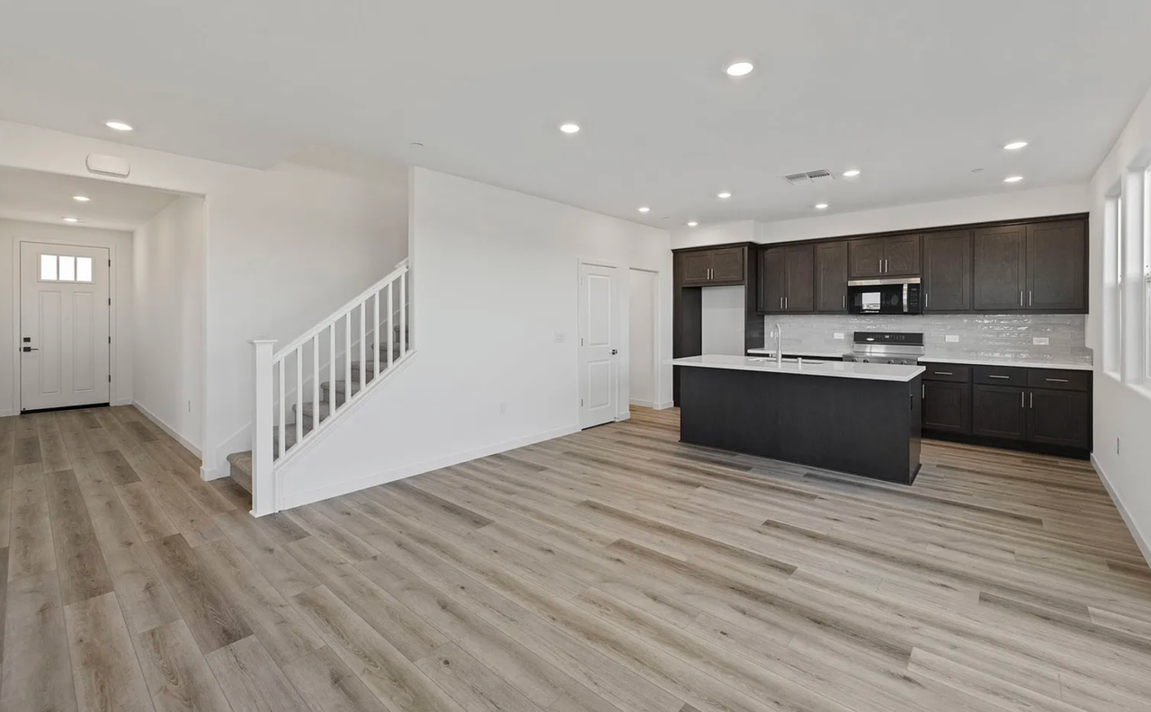 2137 Harborview Way - Photo 3 of 8