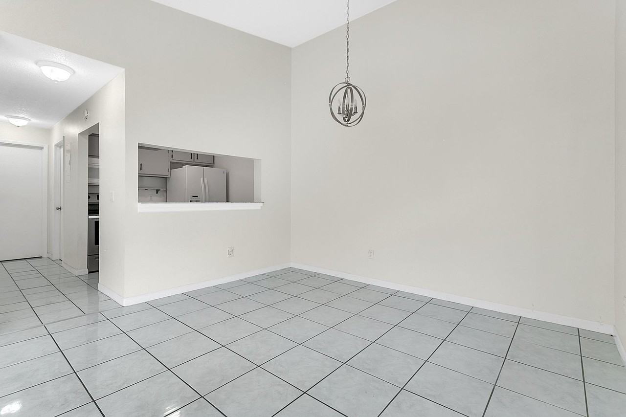 305 Northlake Dr #305 - Photo 6 of 15