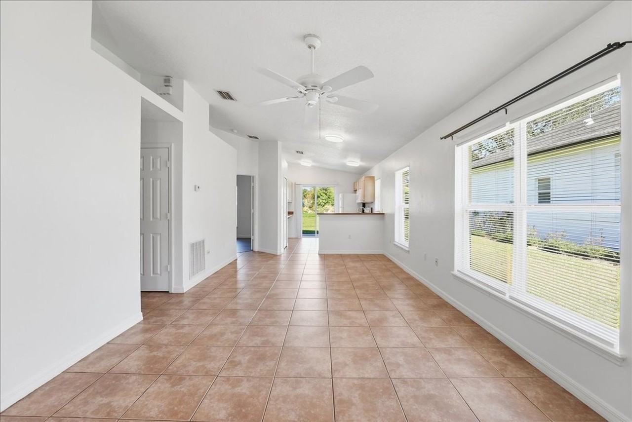 933 Pecan St - Photo 2 of 13