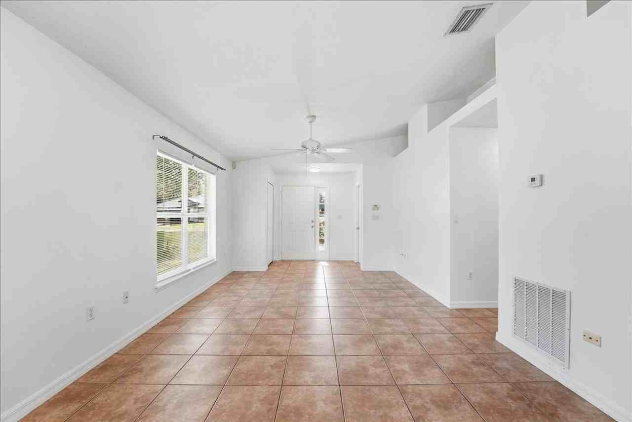 933 Pecan St - Photo 3 of 13