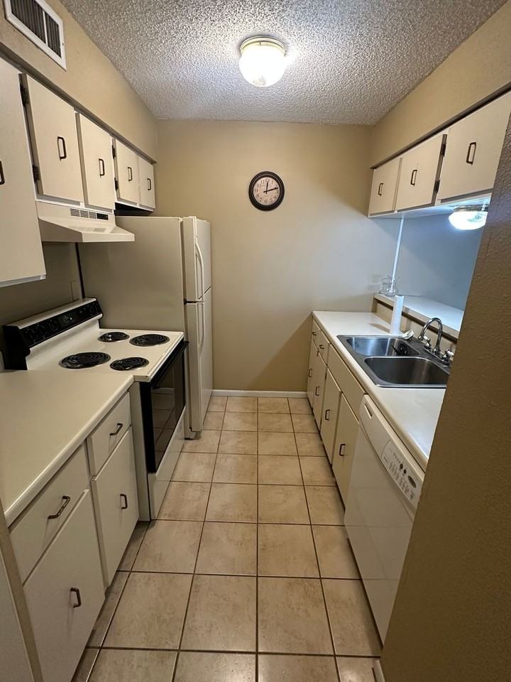 6683 Whispering Oak Pl #1 - Photo 4 of 11