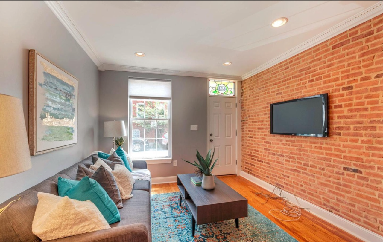 608 S Bouldin St - Photo 2 of 16