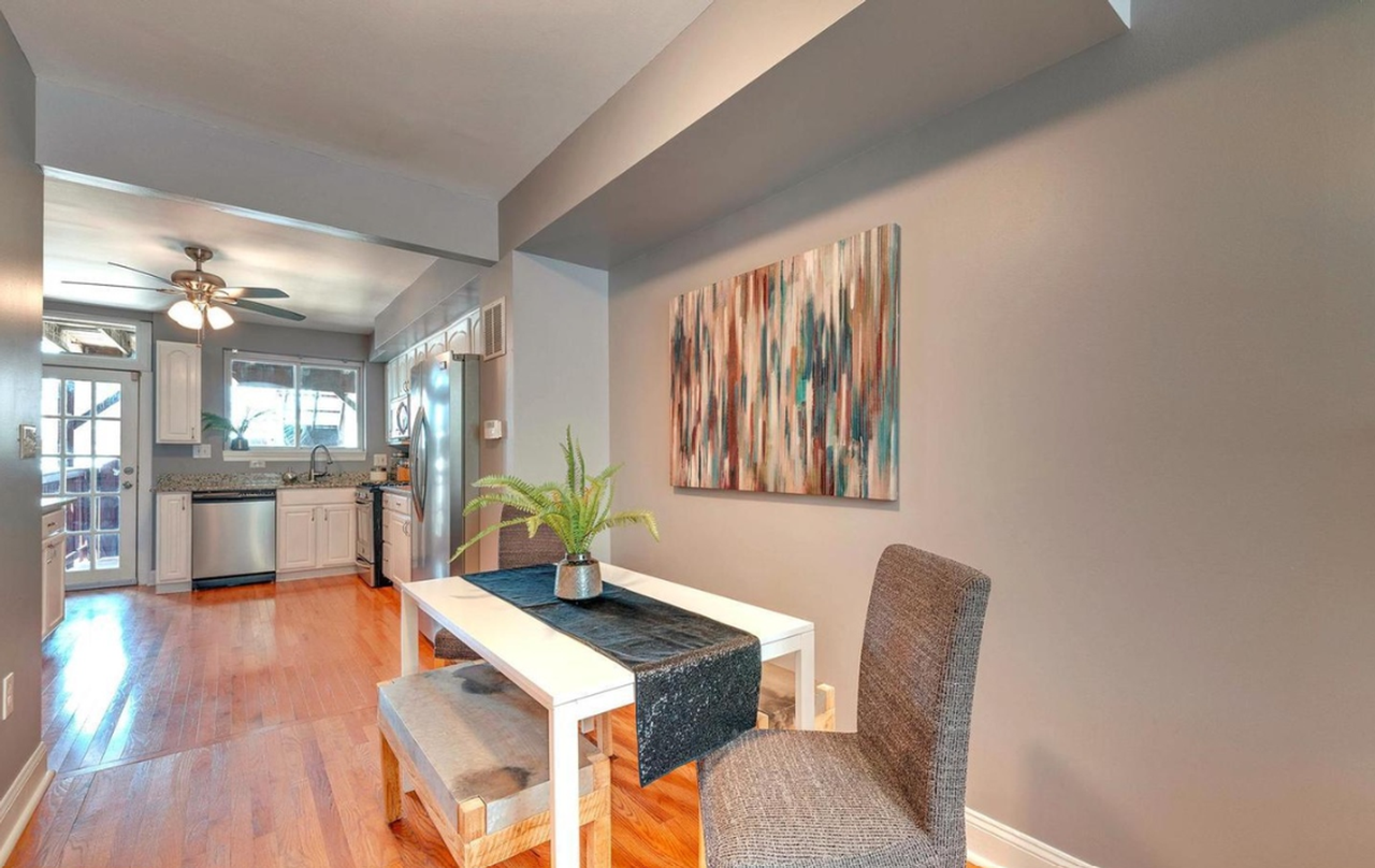 608 S Bouldin St - Photo 4 of 16