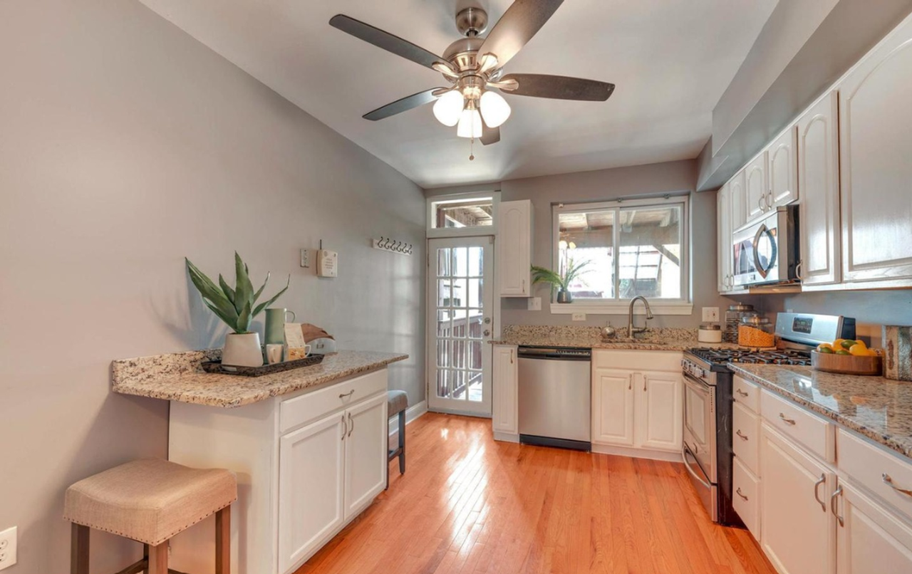 608 S Bouldin St - Photo 5 of 16