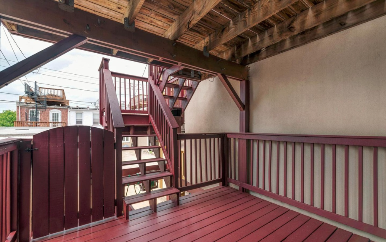 608 S Bouldin St - Photo 6 of 16