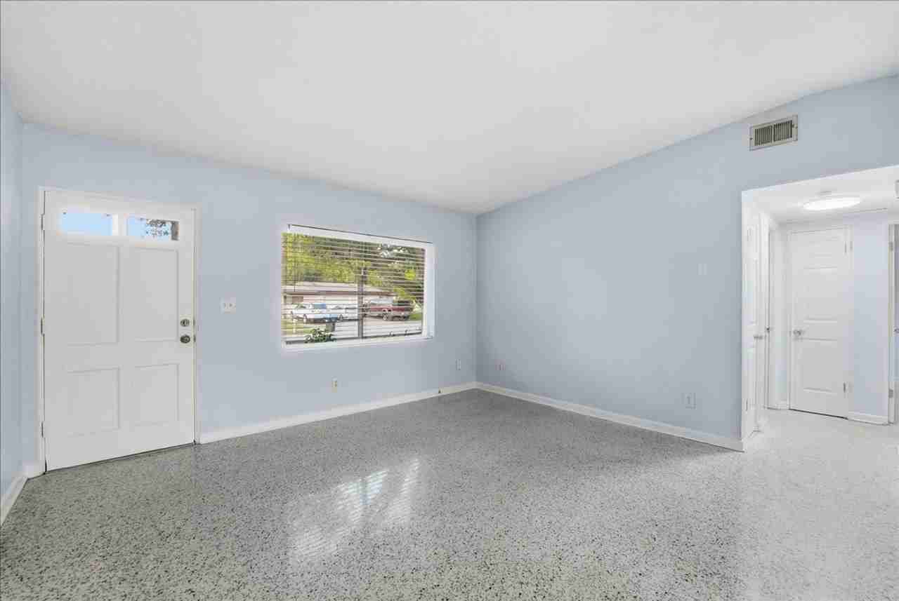 1418 Beatrice Dr - Photo 3 of 10