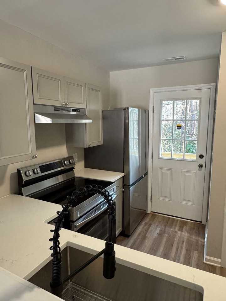 4218 Kaplan Dr - Photo 4 of 8