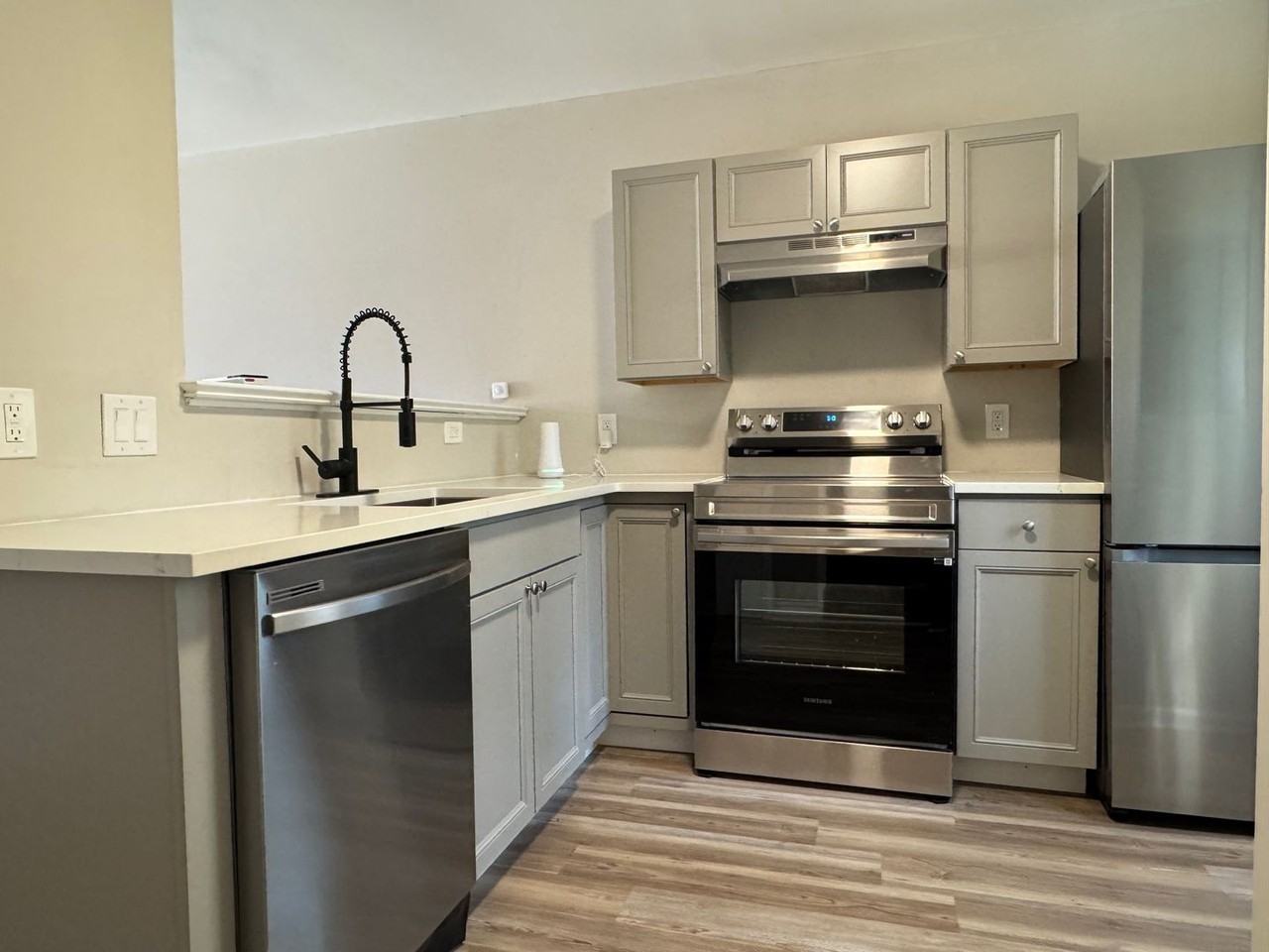 4218 Kaplan Dr - Photo 5 of 8