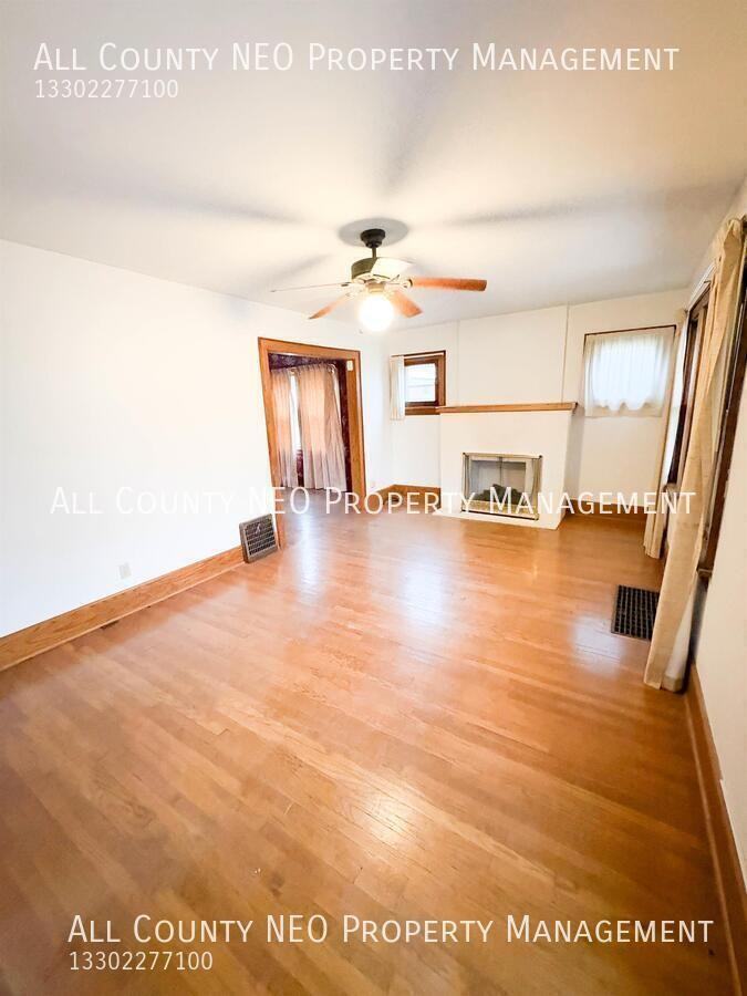 1051 Brown St - Photo 3 of 16