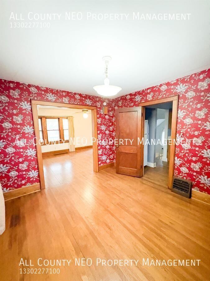 1051 Brown St - Photo 5 of 16