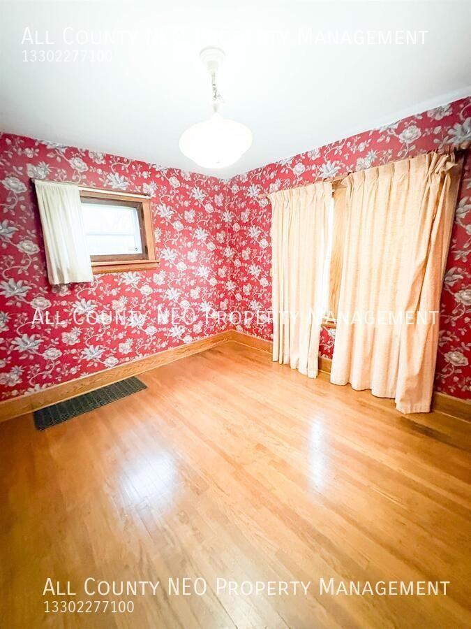 1051 Brown St - Photo 6 of 16