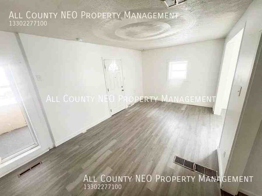 1180 Murray Ave - Photo 4 of 21